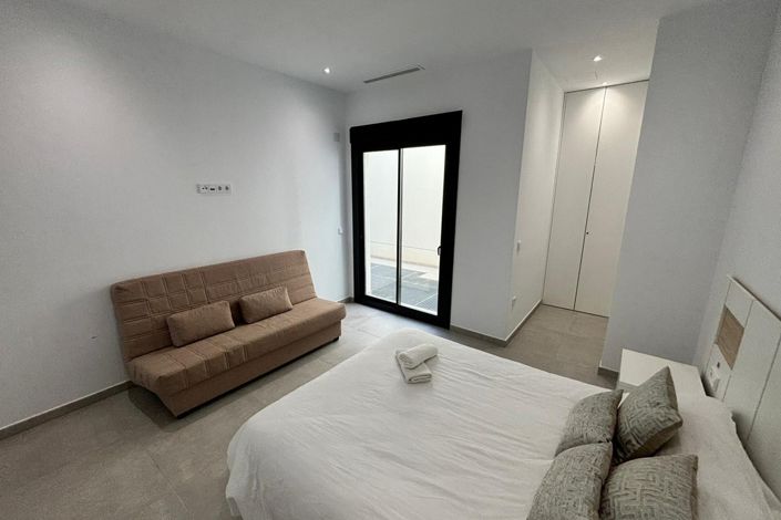 Image No.27-3 Bed Villa for sale