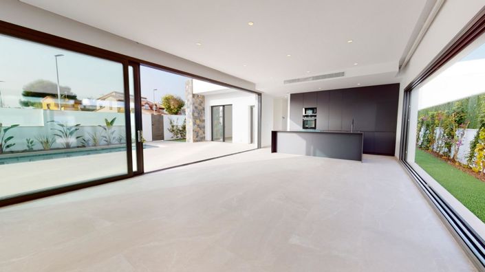 Image No.10-3 Bed Villa for sale