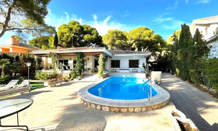 Image No.1-Villa de 6 chambres à vendre à Cabo Roig