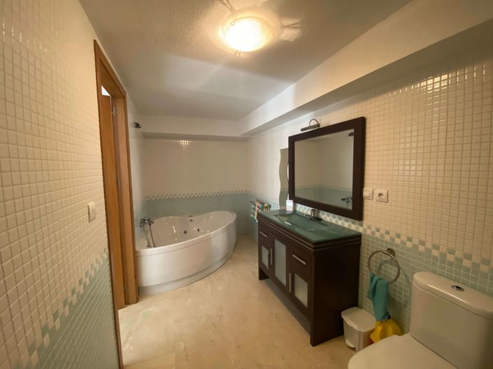 Image No.10-4 Bed Villa for sale