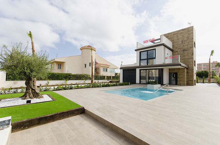 Image No.1-4 Bed Villa for sale