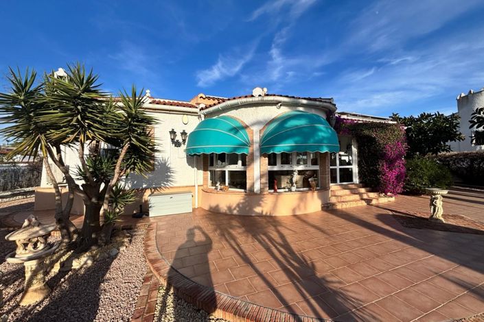 Image No.1-3 Bed Villa for sale