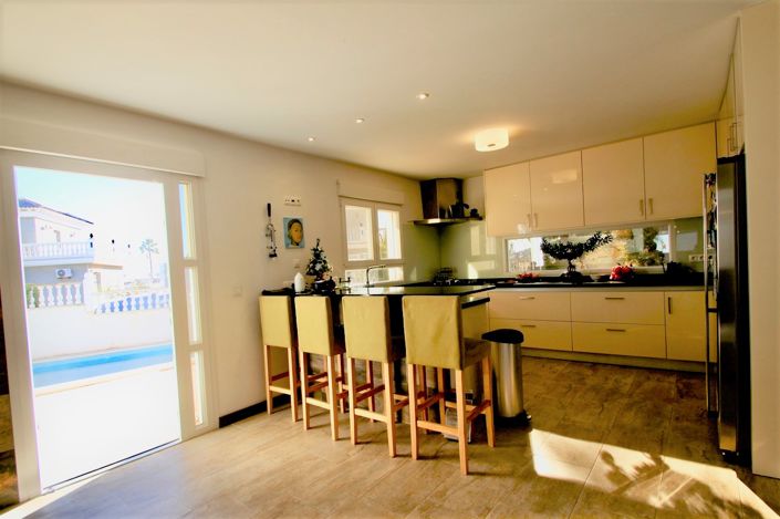 Image No.5-3 Bed Villa for sale