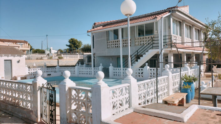 Image No.1-6 Bed Villa for sale