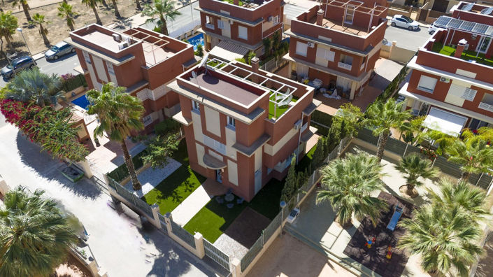 Image No.1-4 Bed Villa for sale