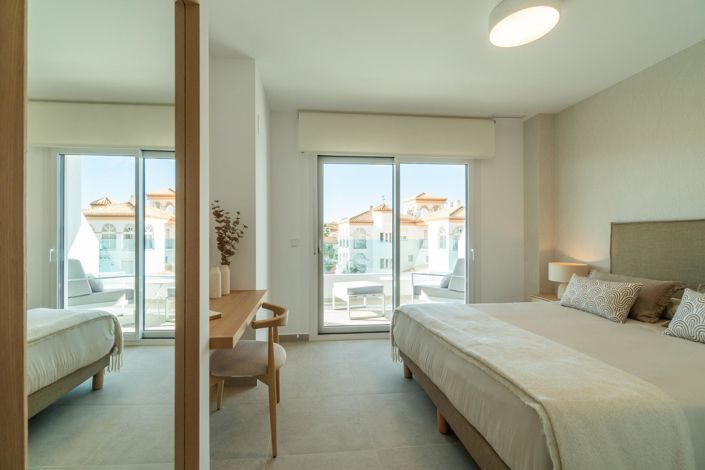 Image No.1-4 Bed Apartment for sale