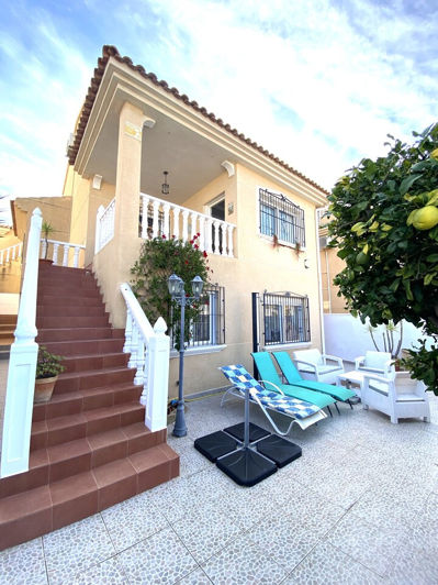 Image No.1-5 Bed Villa for sale
