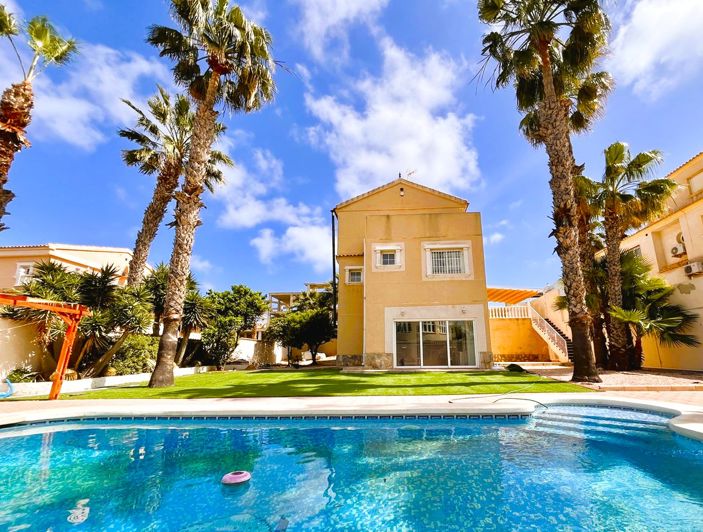 Image No.1-Villa de 5 chambres à vendre à La Zenia