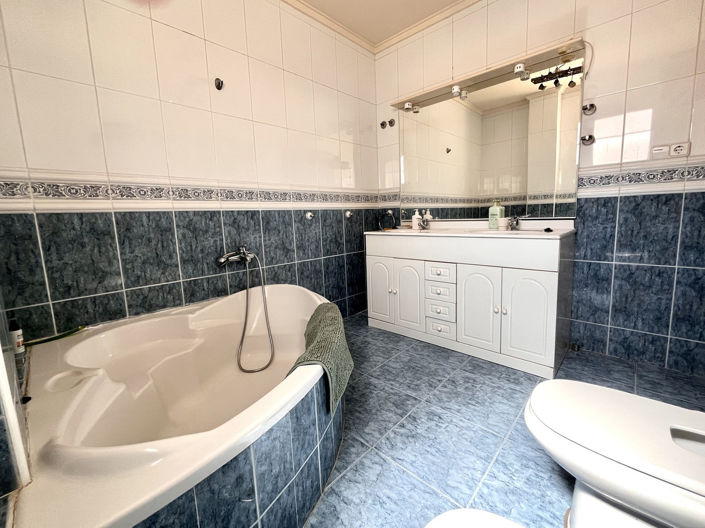 Image No.17-5 Bed Villa for sale