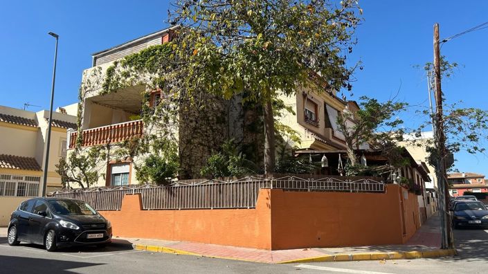 Image No.1-3 Bed Villa for sale