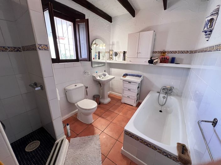 Image No.8-2 Bed Country House for sale