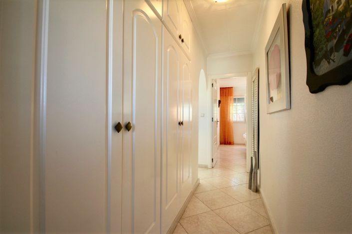 Image No.15-4 Bed Villa for sale