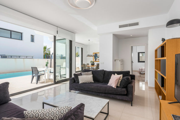 Image No.2-4 Bed Villa for sale