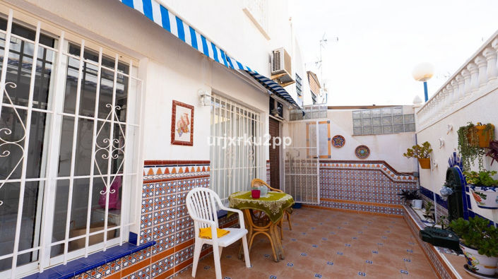 Image No.2-Maison de ville de 3 chambres à vendre à Torrevieja