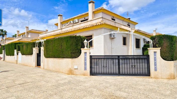 Image No.1-Villa de 3 chambres à vendre à Villamartin