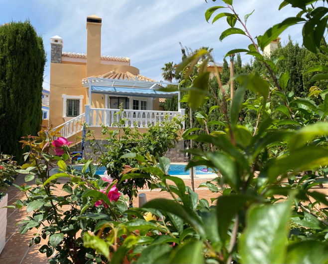 Image No.1-4 Bed Villa for sale