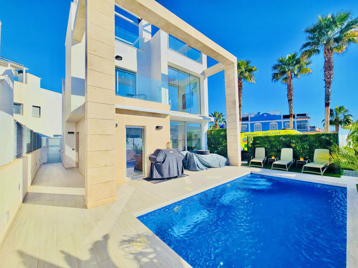 Image No.1-3 Bed Villa for sale