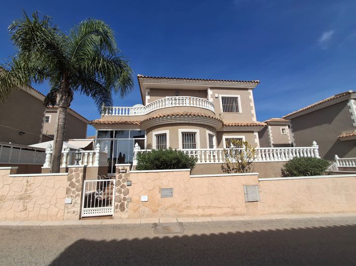 Image No.1-3 Bed Villa for sale