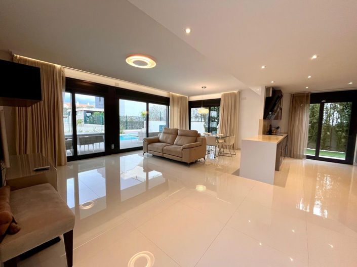 Image No.17-4 Bed Villa for sale