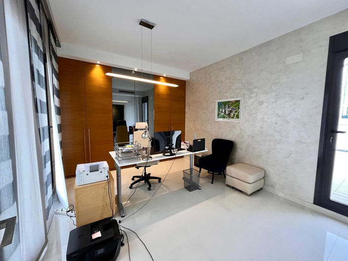 Image No.29-4 Bed Villa for sale