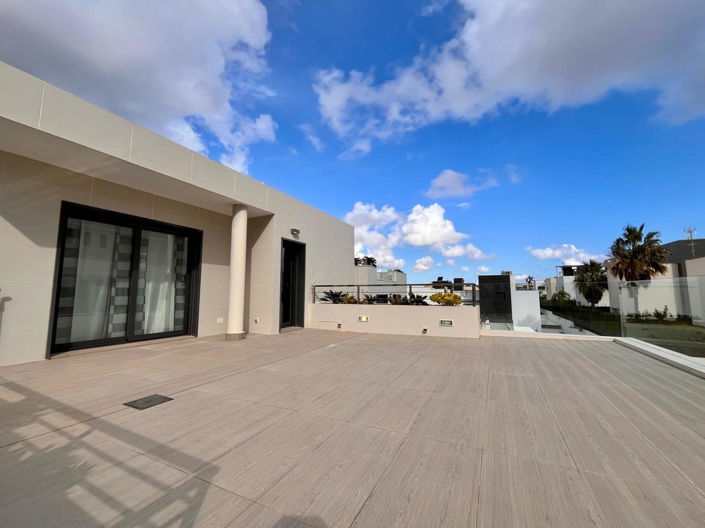 Image No.32-4 Bed Villa for sale