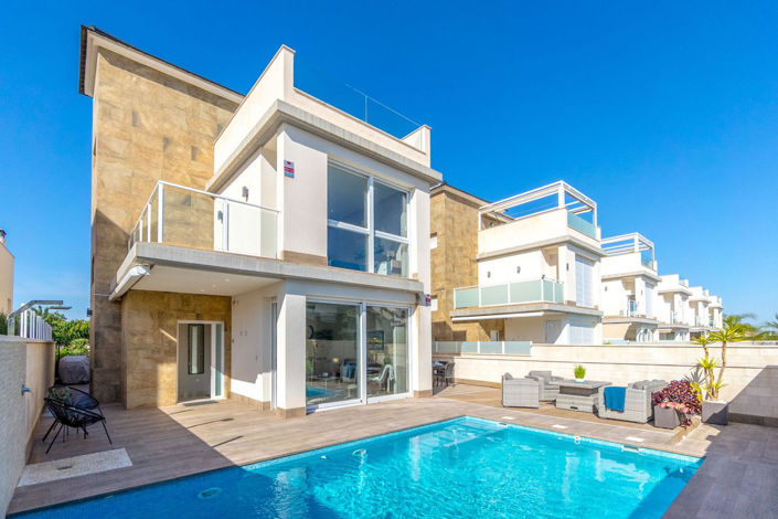 Image No.1-4 Bed Villa for sale