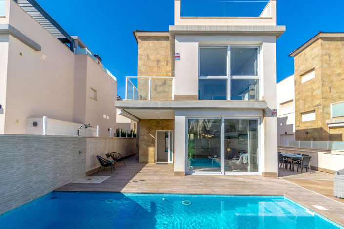 Image No.1-Villa de 4 chambres à vendre à Torrevieja