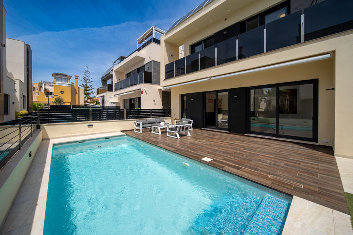 Image No.1-3 Bed Villa for sale
