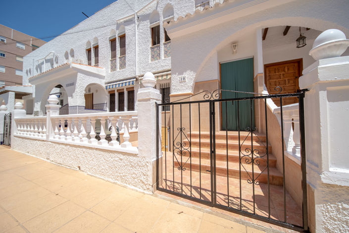 Image No.1-4 Bed Townhouse for sale