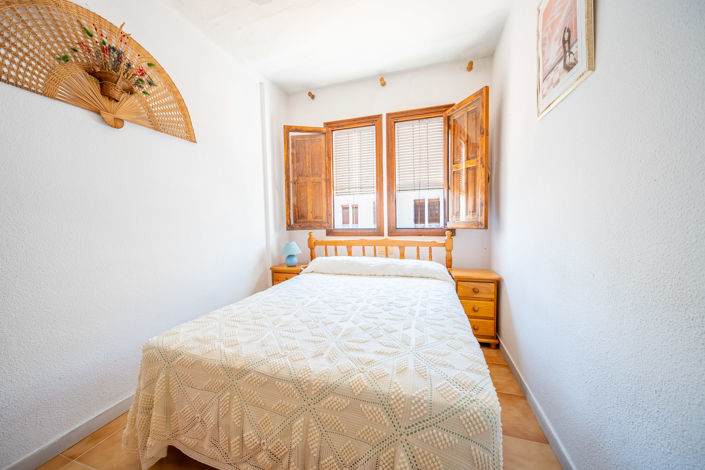 Image No.14-4 Bed Townhouse for sale