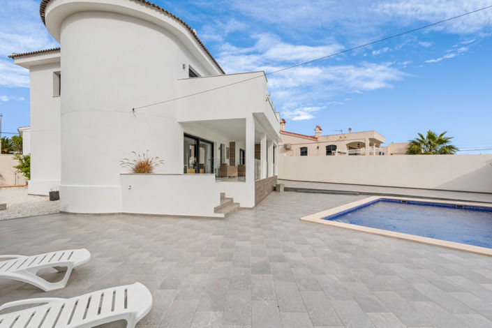 Image No.3-3 Bed Villa for sale