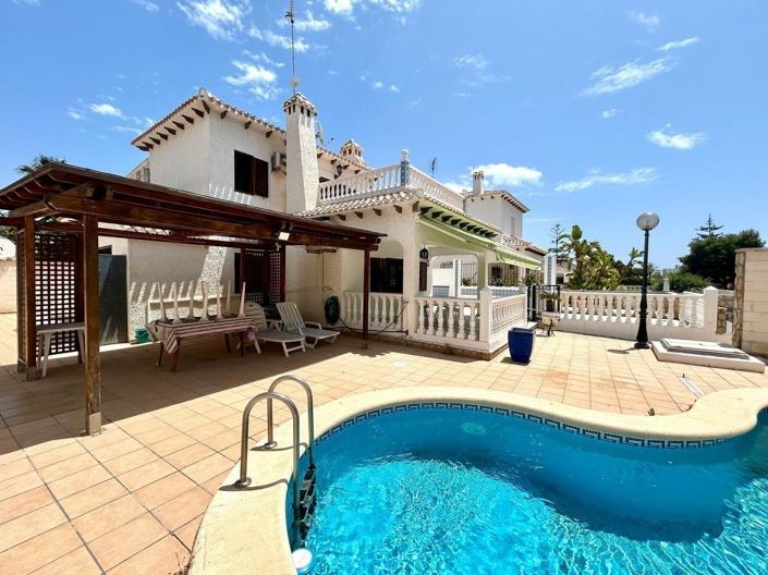 Image No.3-4 Bed Villa for sale