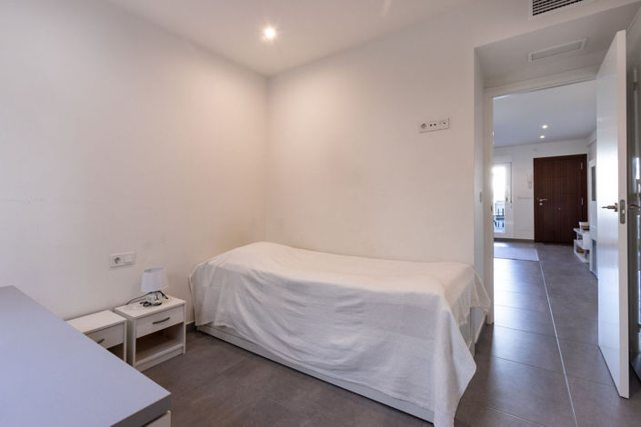 Image No.10-3 Bed Apartment for sale