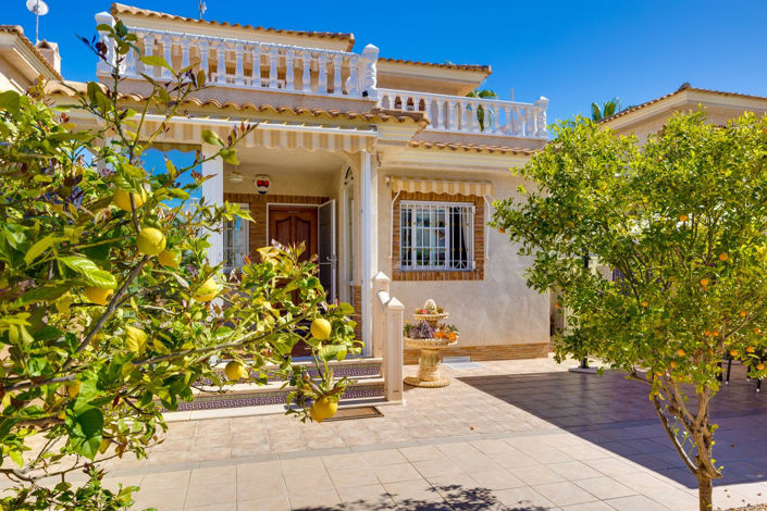 Image No.1-3 Bed Villa for sale