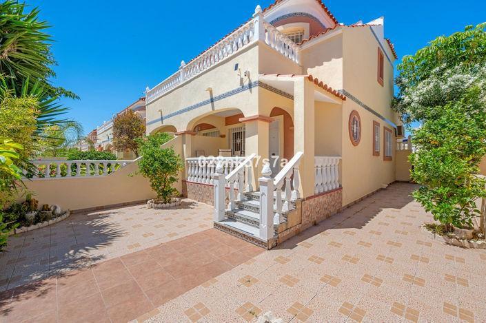 Image No.1-3 Bed Townhouse for sale