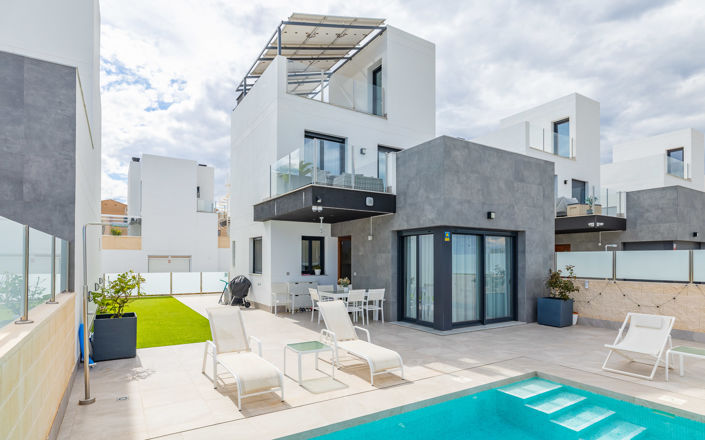Image No.1-3 Bed Villa for sale