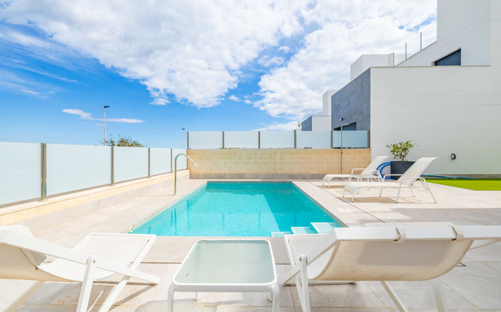 Image No.2-3 Bed Villa for sale