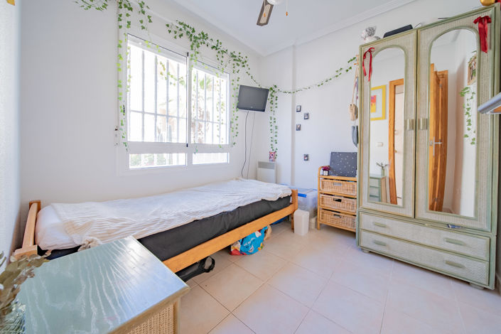 Image No.18-2 Bed Townhouse for sale