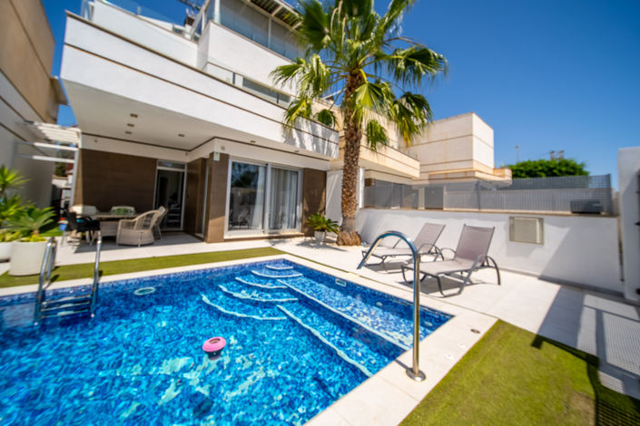 Image No.1-3 Bed Villa for sale