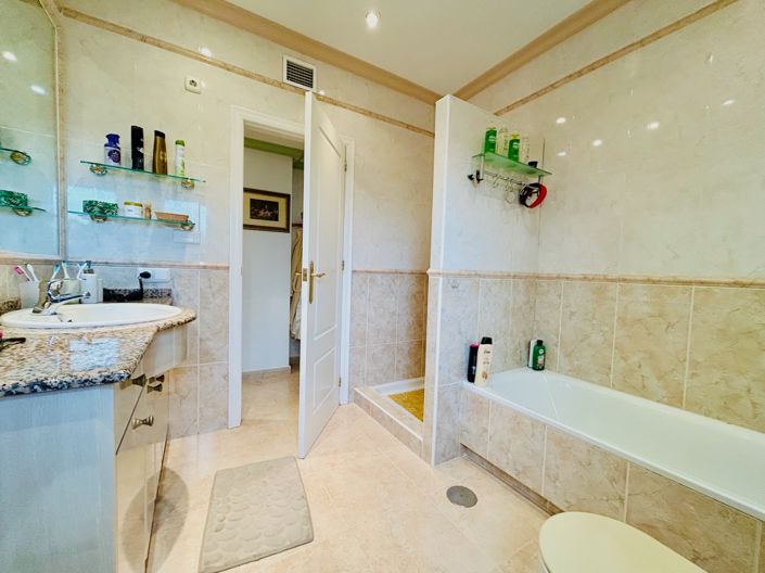 Image No.18-4 Bed Villa for sale