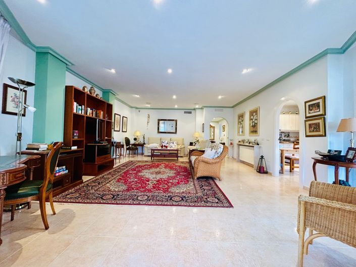 Image No.4-4 Bed Villa for sale