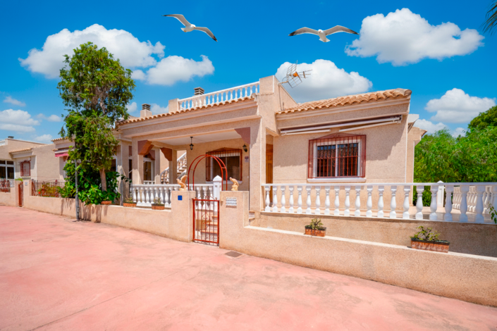 Image No.1-3 Bed Villa for sale