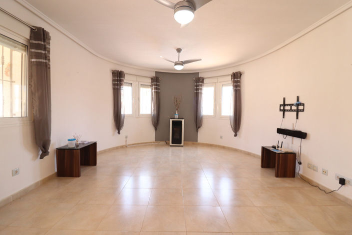 Image No.5-5 Bed Villa for sale