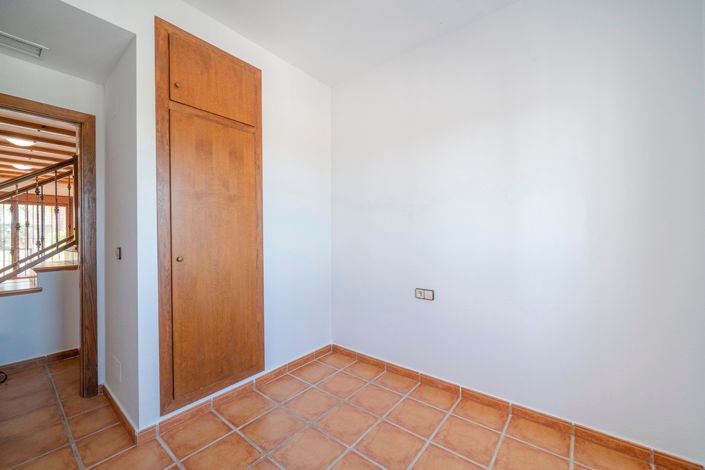 Image No.12-3 Bed Townhouse for sale