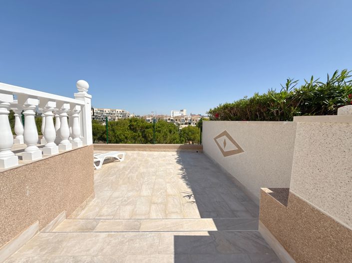 Image No.11-2 Bed Townhouse for sale