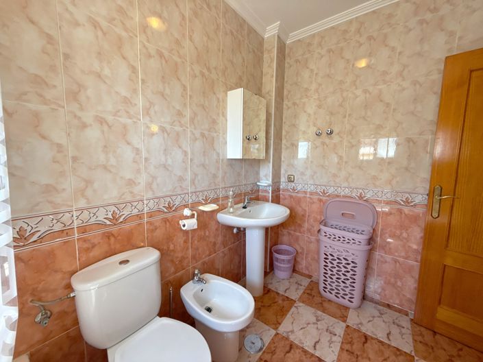 Image No.6-2 Bed Townhouse for sale