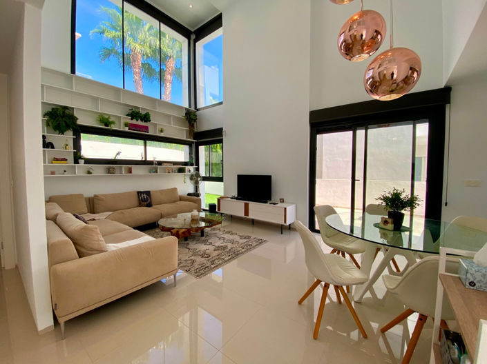 Image No.3-3 Bed Villa for sale