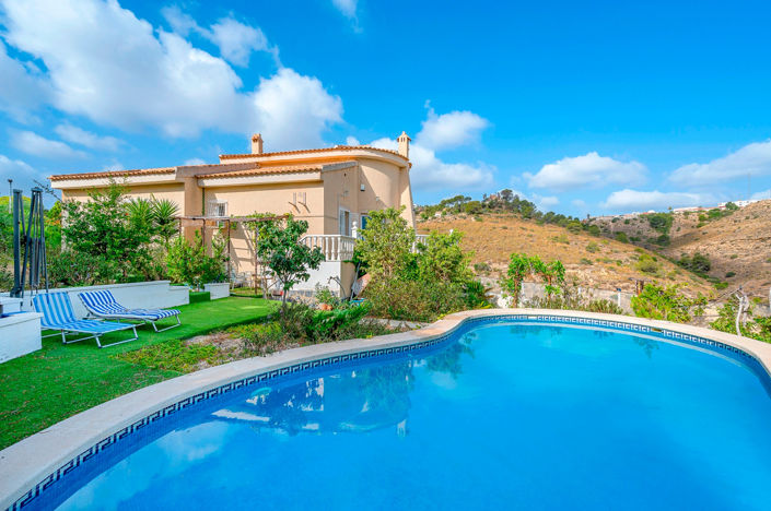 Image No.1-3 Bed Villa for sale