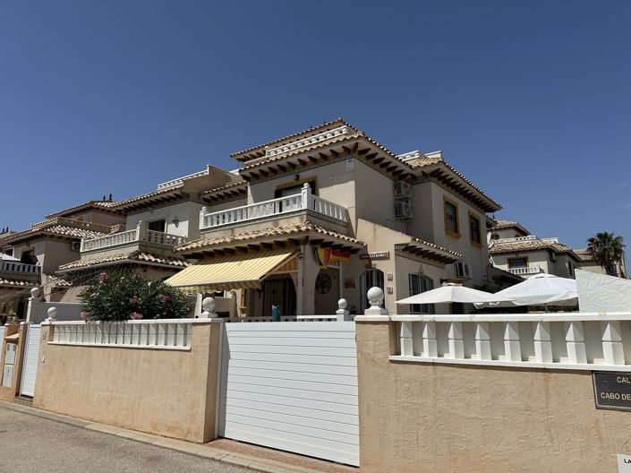 Image No.1-3 Bed Townhouse for sale