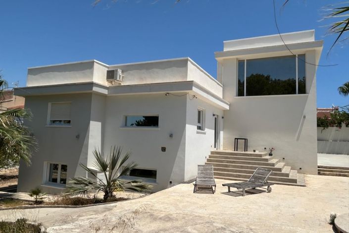 Image No.1-4 Bed Villa for sale